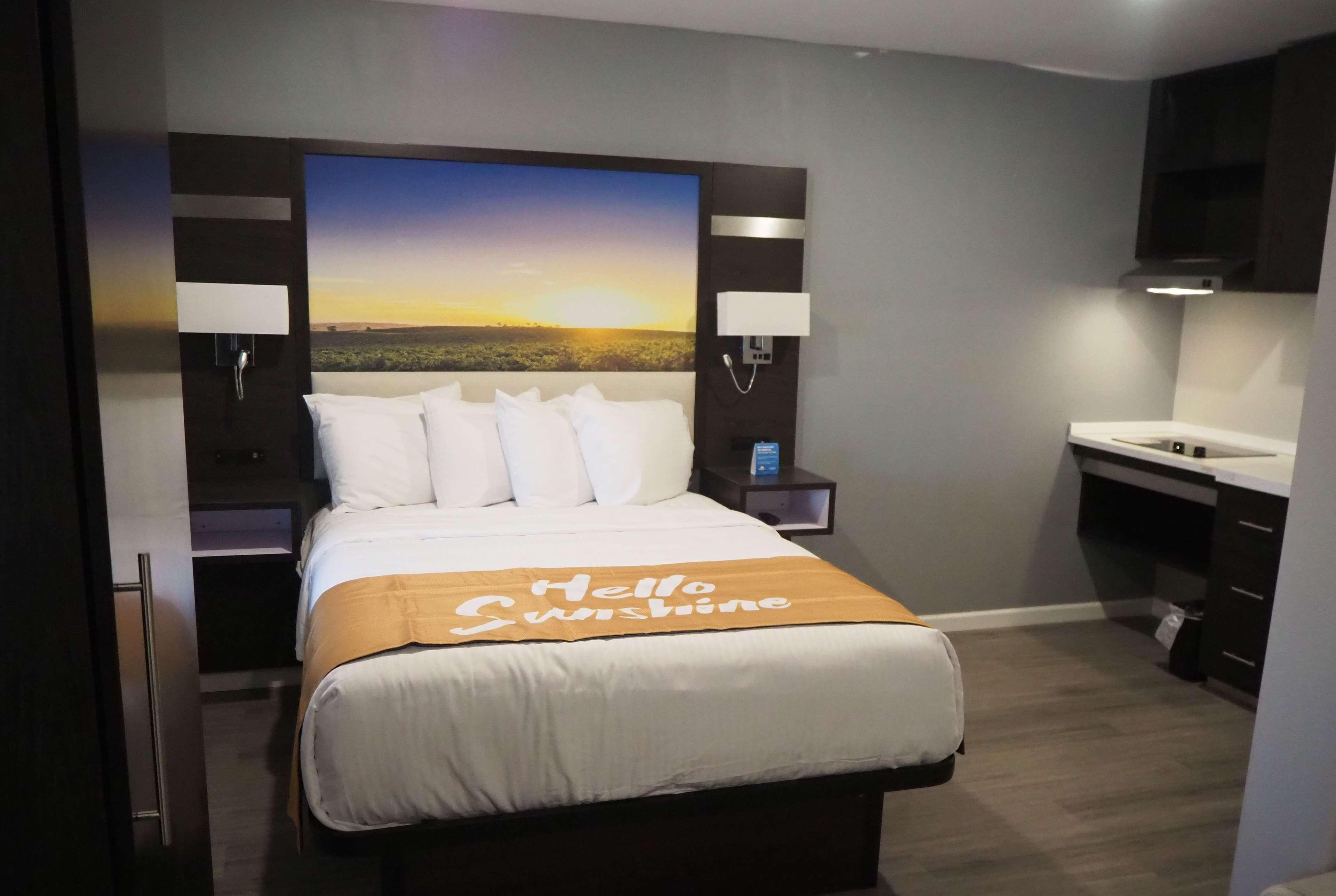 Days Inn By Wyndham Galt - Elk Grove South Exteriér fotografie