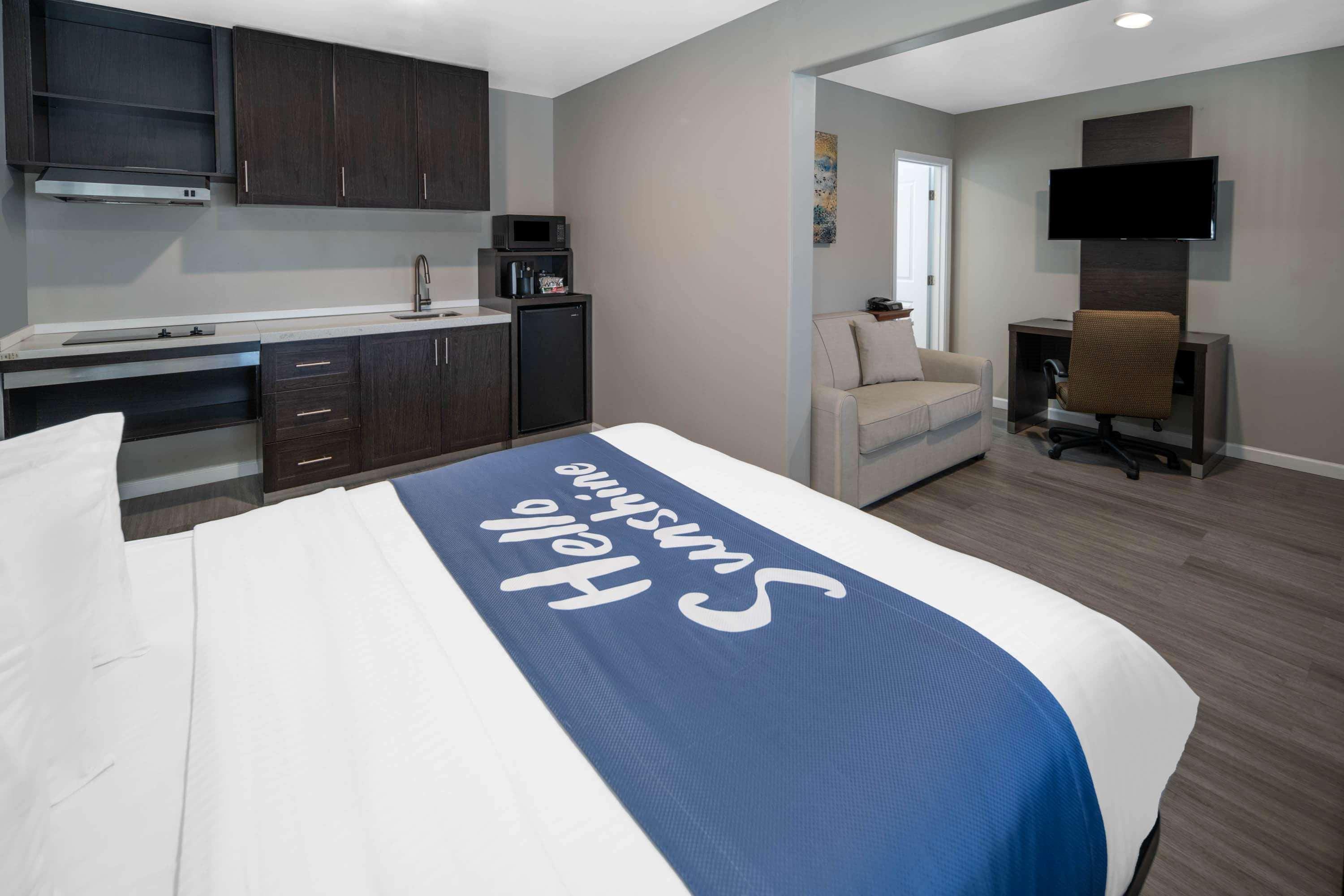 Days Inn By Wyndham Galt - Elk Grove South Exteriér fotografie