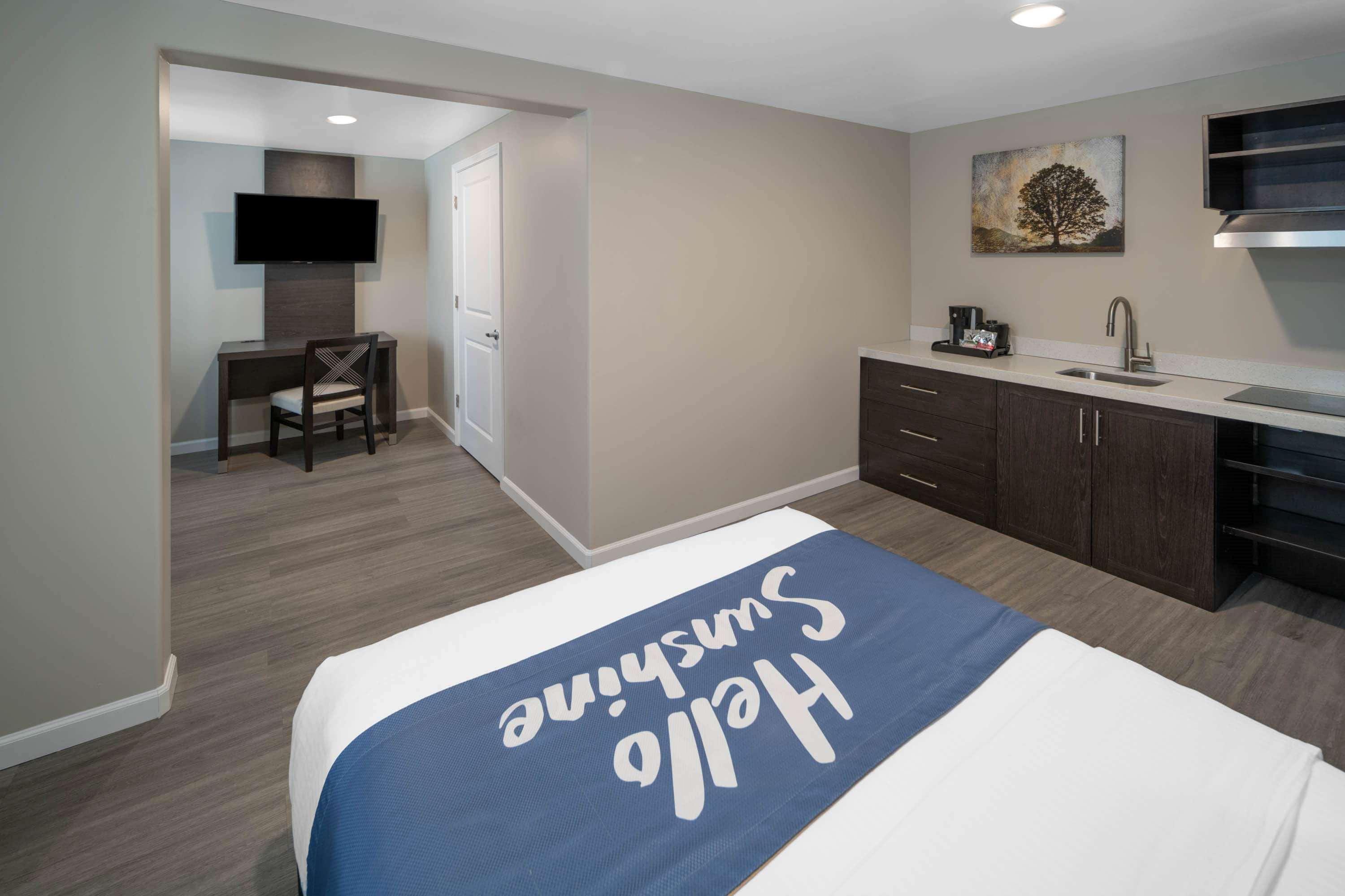 Days Inn By Wyndham Galt - Elk Grove South Exteriér fotografie