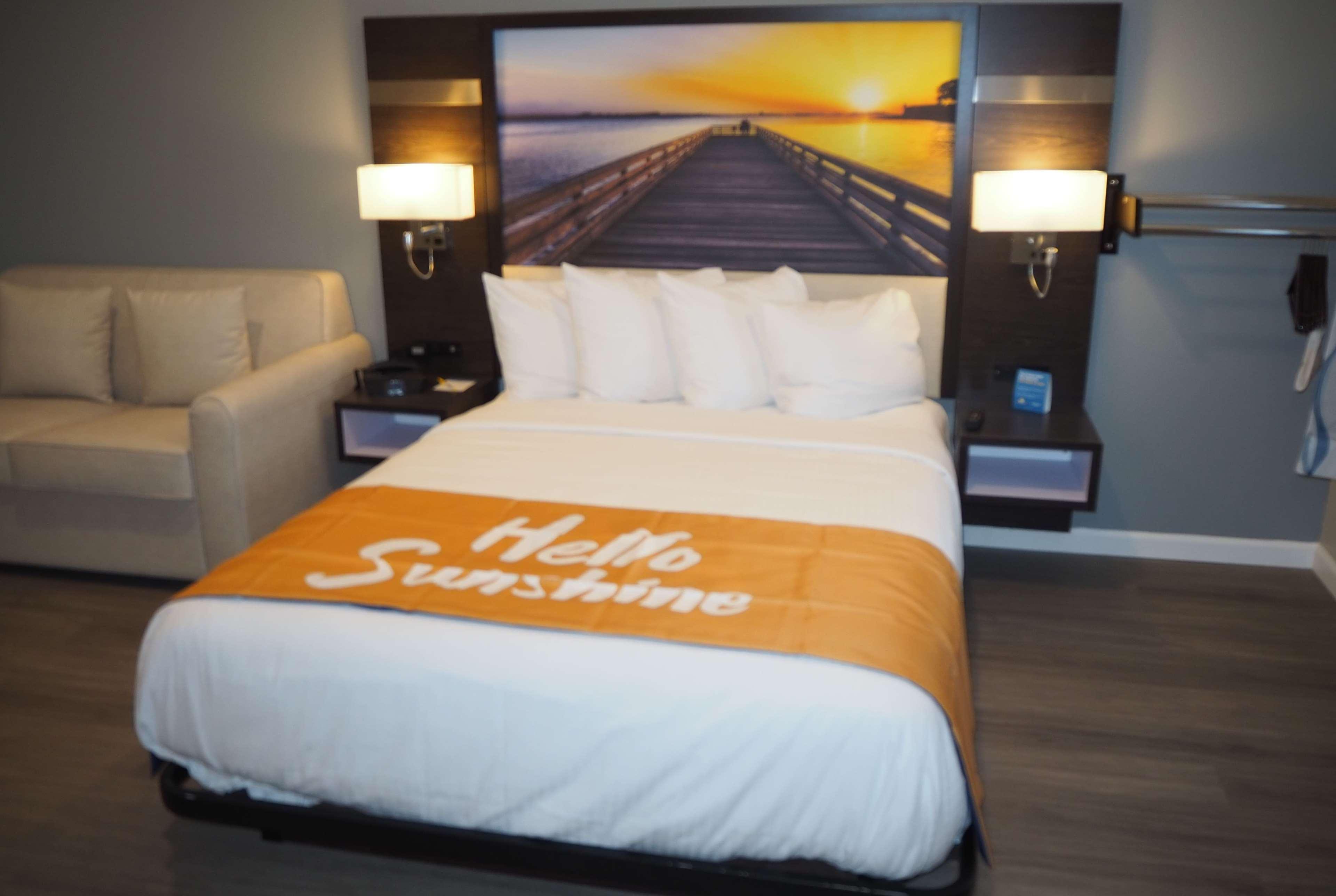 Days Inn By Wyndham Galt - Elk Grove South Exteriér fotografie