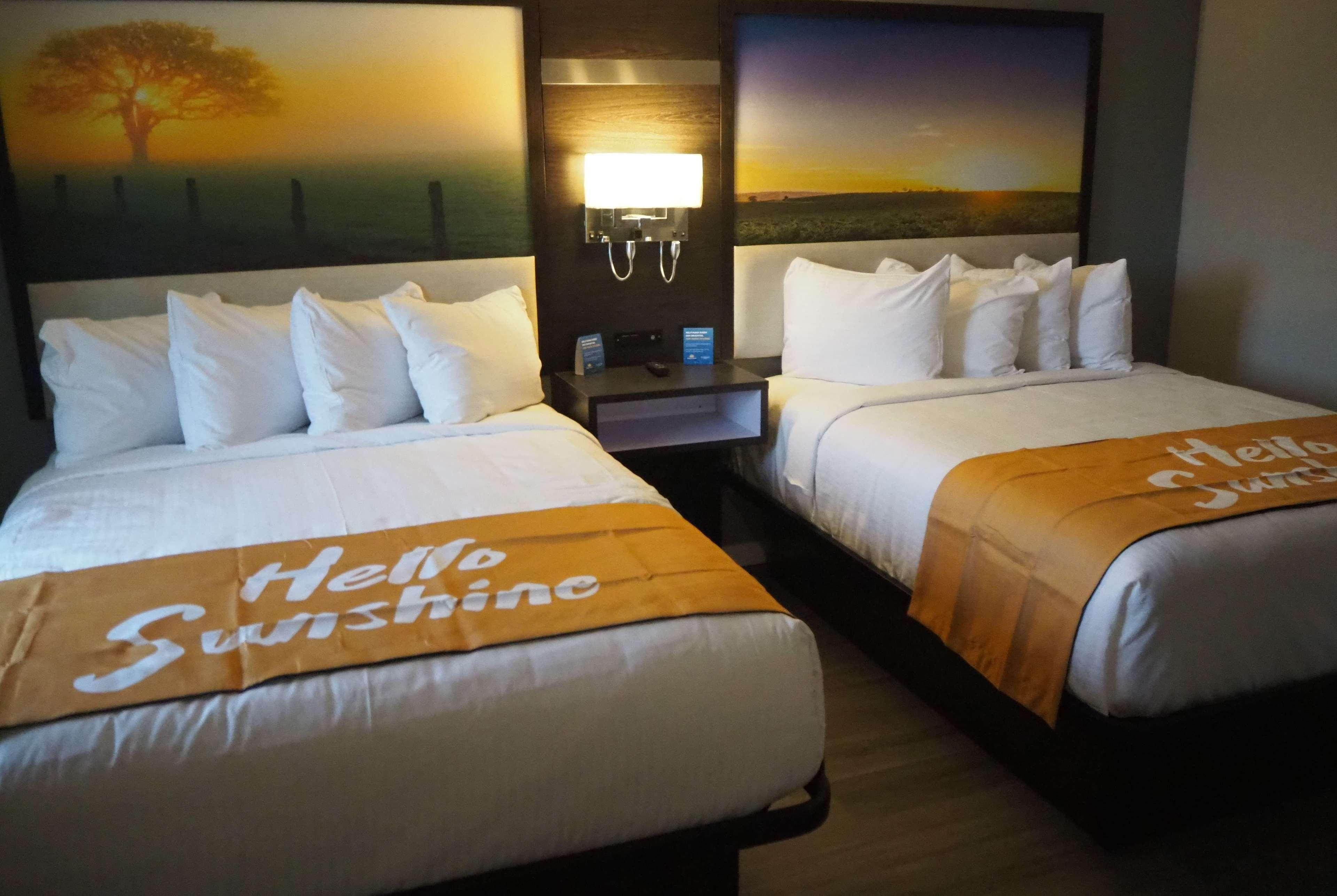 Days Inn By Wyndham Galt - Elk Grove South Exteriér fotografie