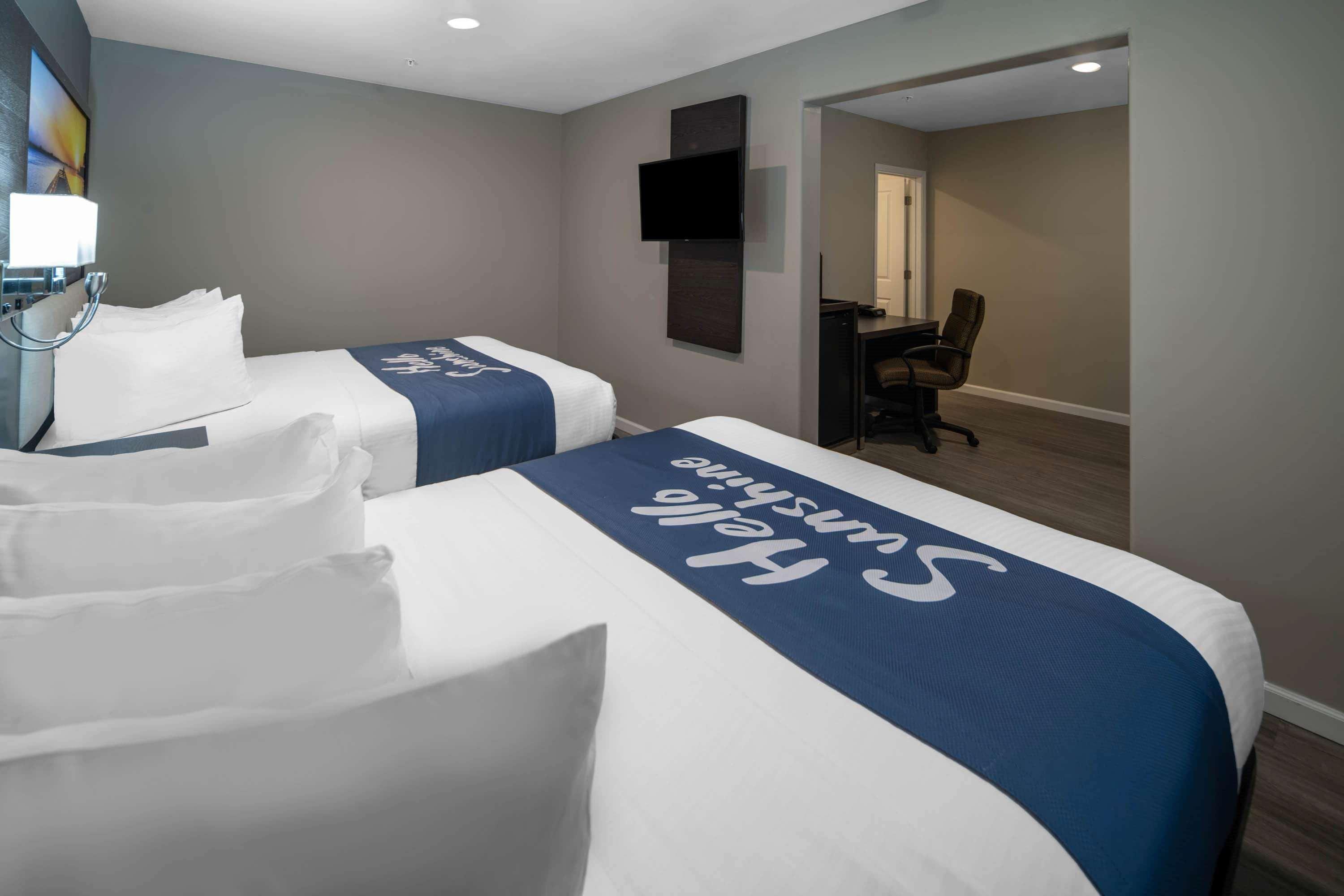 Days Inn By Wyndham Galt - Elk Grove South Exteriér fotografie