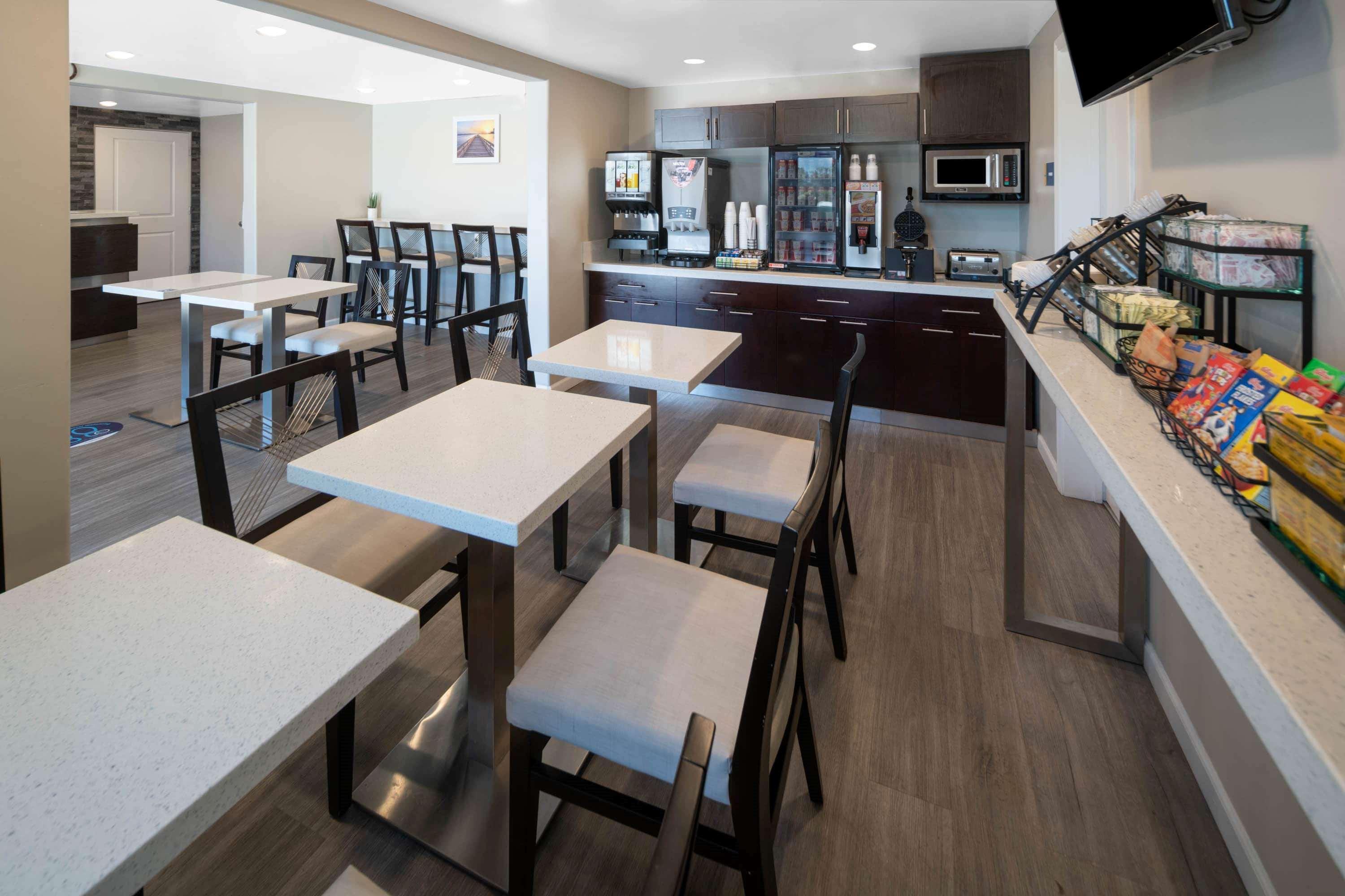 Days Inn By Wyndham Galt - Elk Grove South Exteriér fotografie
