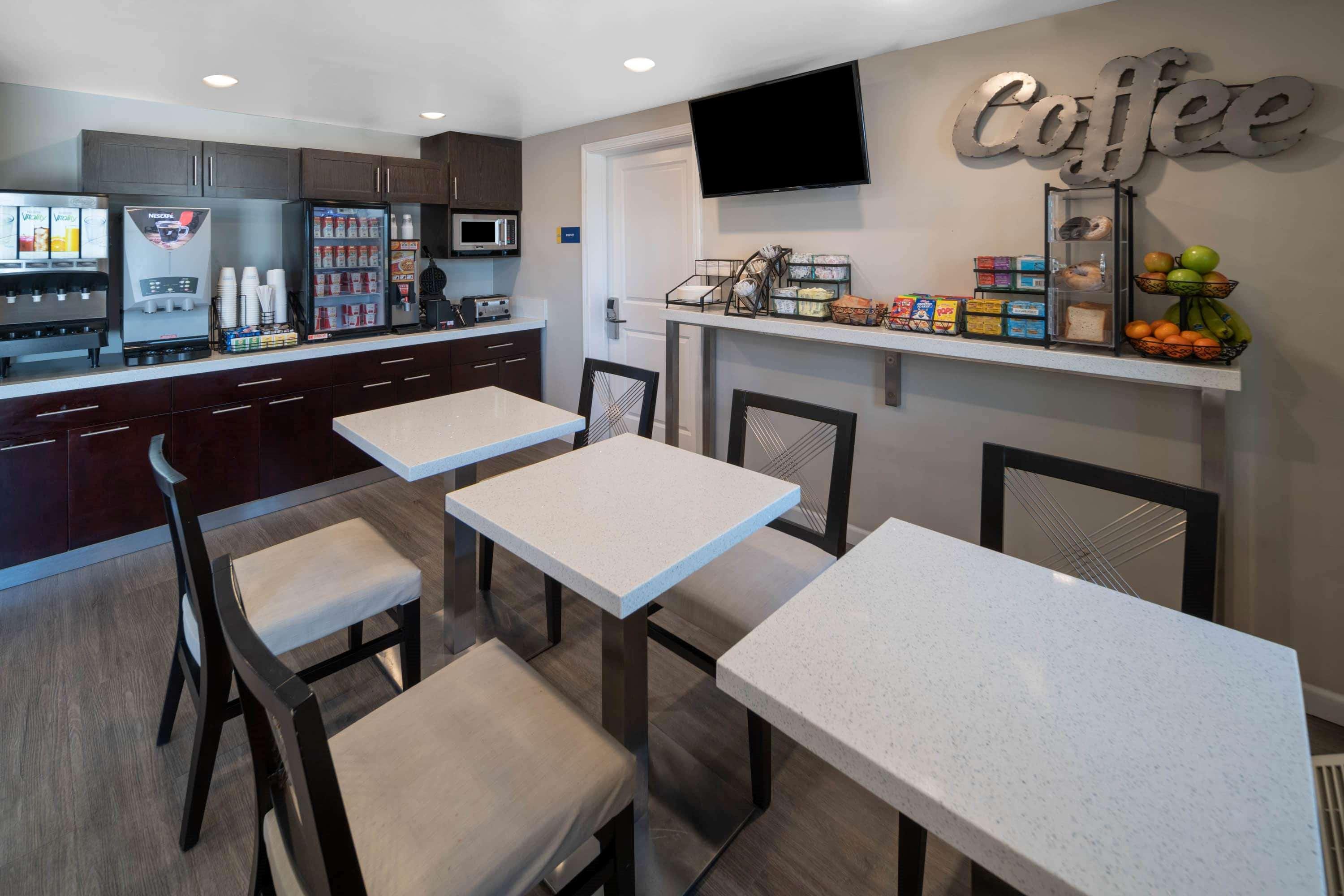 Days Inn By Wyndham Galt - Elk Grove South Exteriér fotografie