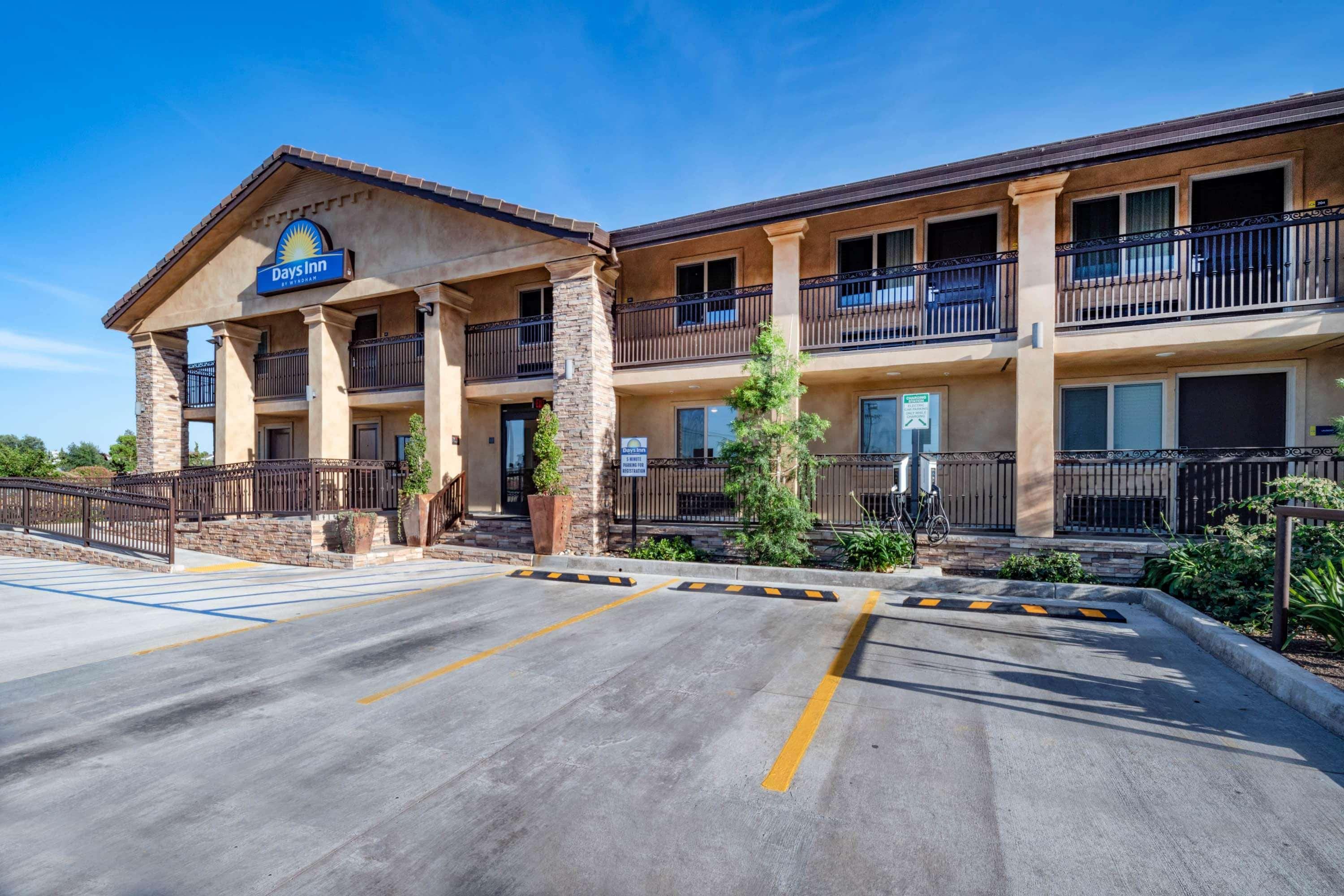 Days Inn By Wyndham Galt - Elk Grove South Exteriér fotografie