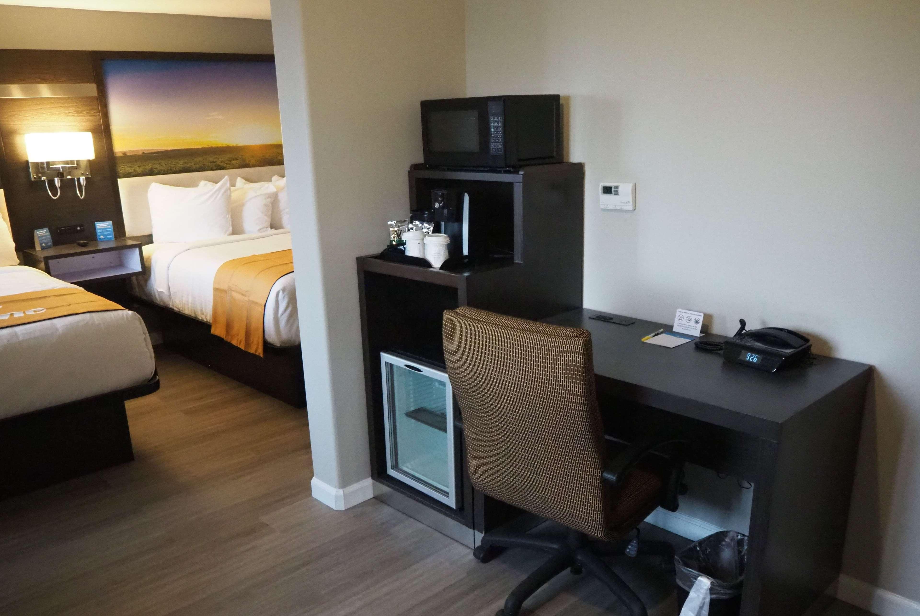 Days Inn By Wyndham Galt - Elk Grove South Exteriér fotografie